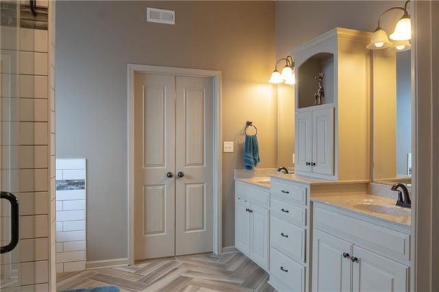 1329 SW MERRYMAN Drive, Lee's Summit, MO 64082