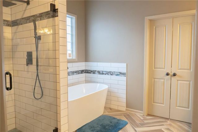 1329 SW MERRYMAN Drive, Lee's Summit, MO 64082