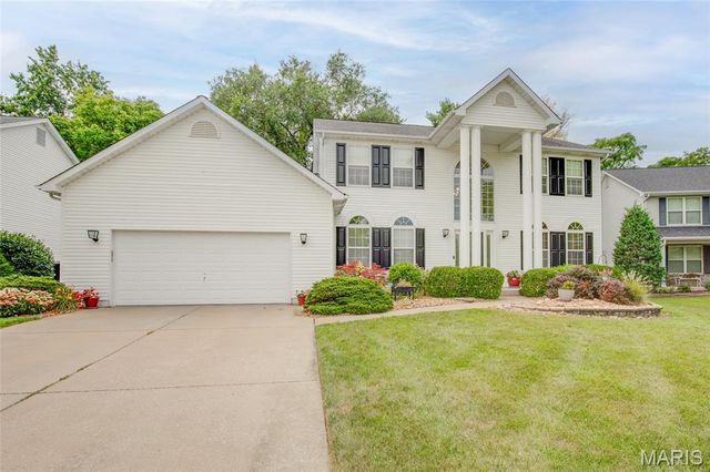 249 E Governor Place, St Charles, MO 63301