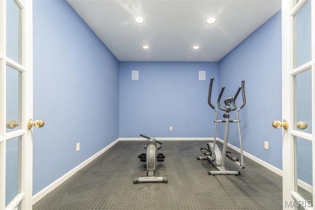 249 E Governor Place, St Charles, MO 63301