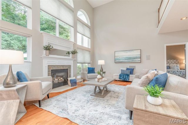 249 E Governor Place, St Charles, MO 63301