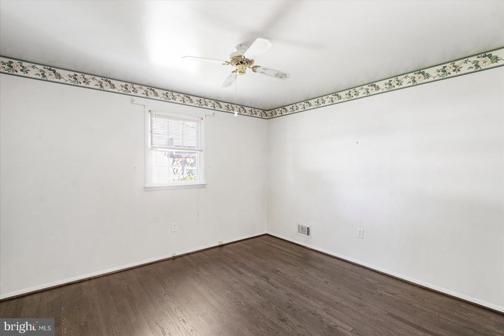8261 SPRING KNOLL DR, Pasadena, MD 21122