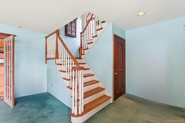 56 Eastview Road, Ronkonkoma, NY 11779