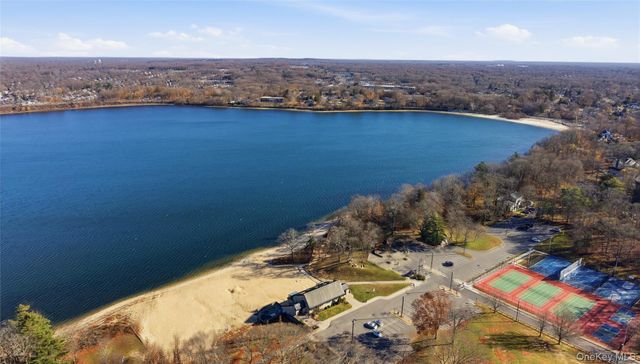 56 Eastview Road, Ronkonkoma, NY 11779