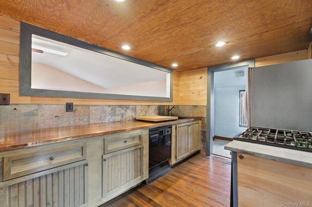 56 Eastview Road, Ronkonkoma, NY 11779