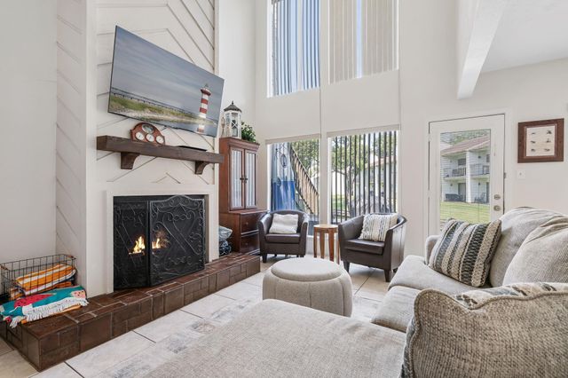 3902 Knollcrest Drive, Montgomery, TX 77356