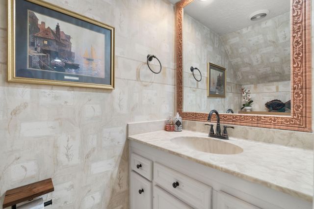 3902 Knollcrest Drive, Montgomery, TX 77356