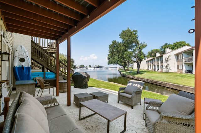 3902 Knollcrest Drive, Montgomery, TX 77356