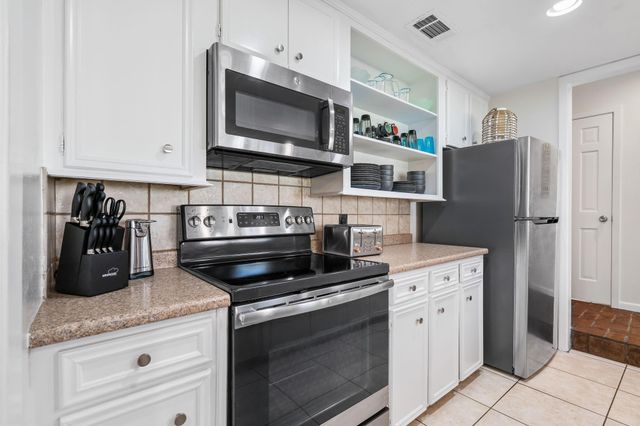 3902 Knollcrest Drive, Montgomery, TX 77356