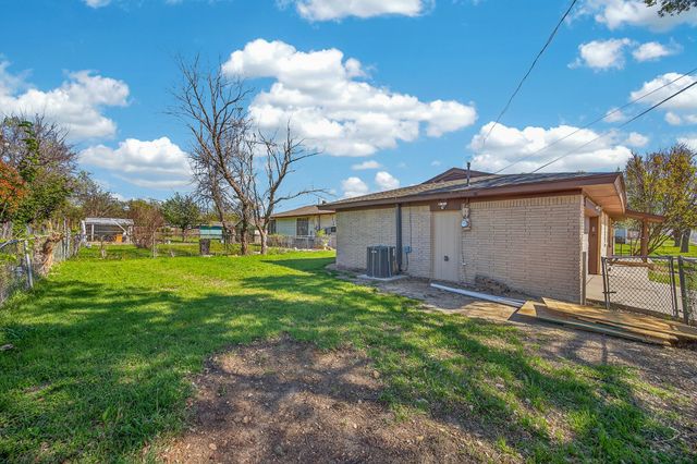 2709 New York Avenue, Fort Worth, TX 76104