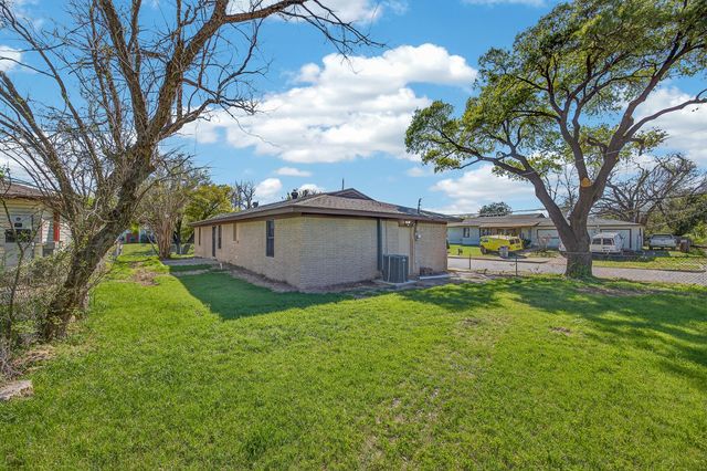 2709 New York Avenue, Fort Worth, TX 76104