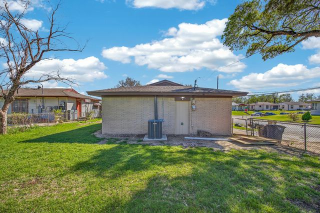 2709 New York Avenue, Fort Worth, TX 76104