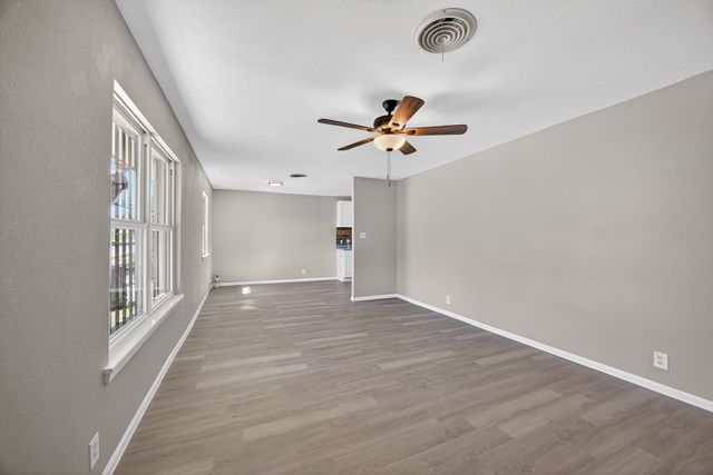 2709 New York Avenue, Fort Worth, TX 76104