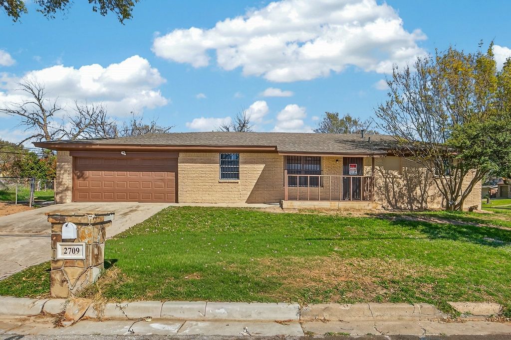 2709 New York Avenue, Fort Worth, TX 76104