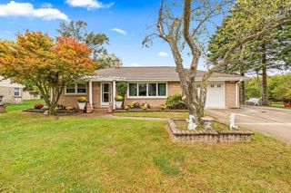 4805 S 39th STREET, Greenfield, WI 53221