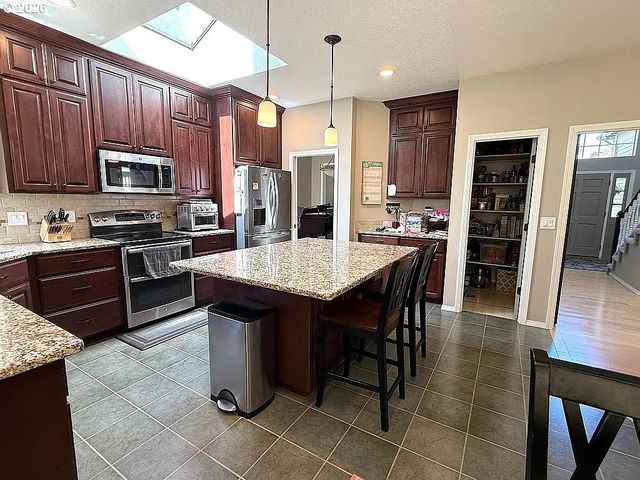 16230 Nw GIANOLA Ct, Beaverton, OR 97006