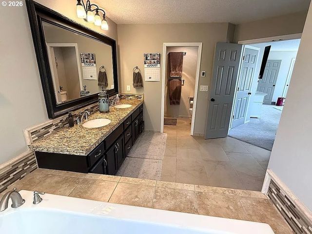 16230 Nw GIANOLA Ct, Beaverton, OR 97006