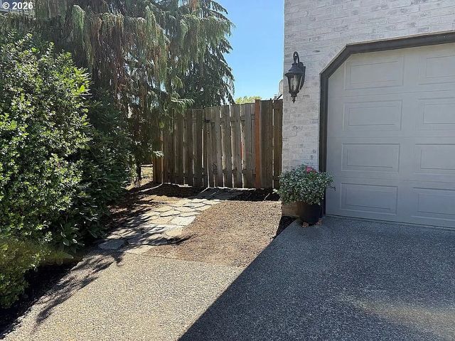 16230 Nw GIANOLA Ct, Beaverton, OR 97006