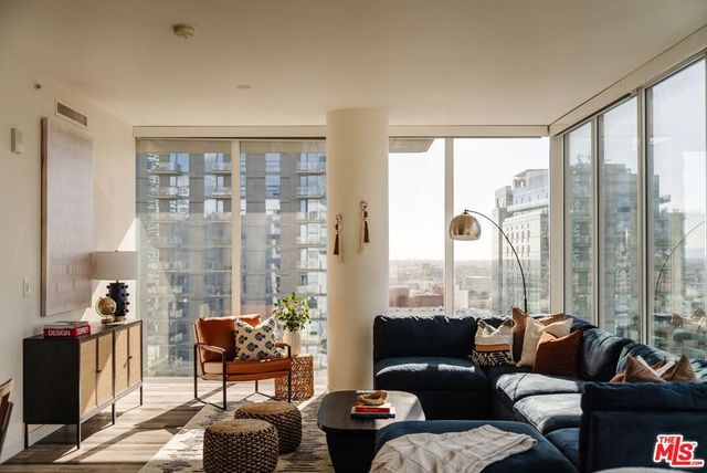 1050 S Grand Avenue 1901, Los Angeles, CA 90015