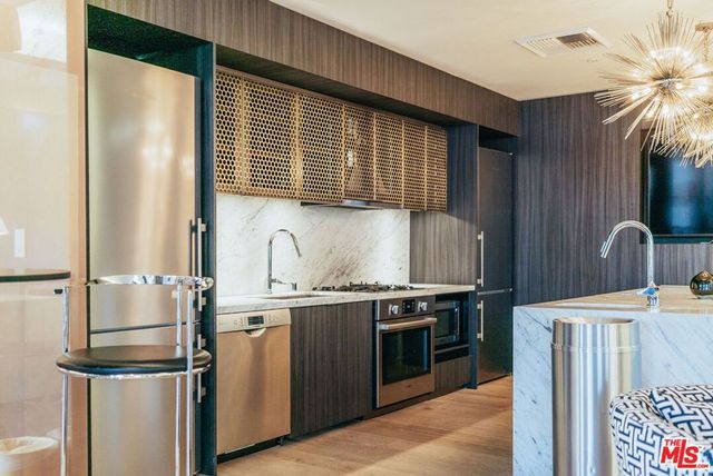 1050 S Grand Avenue 1901, Los Angeles, CA 90015