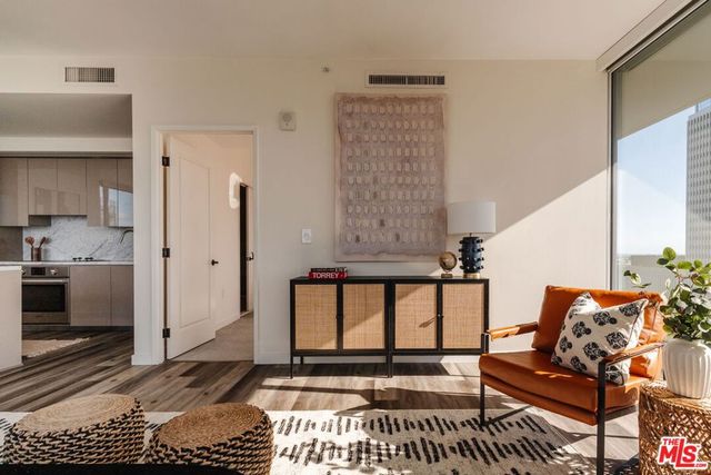 1050 S Grand Avenue 1901, Los Angeles, CA 90015