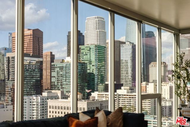 1050 S Grand Avenue 1901, Los Angeles, CA 90015
