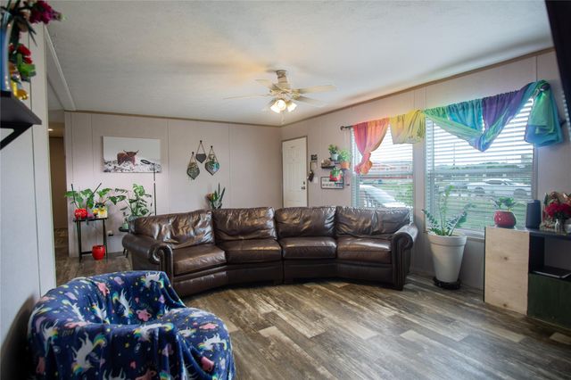 480 Ganado DR, Kyle, TX 78640