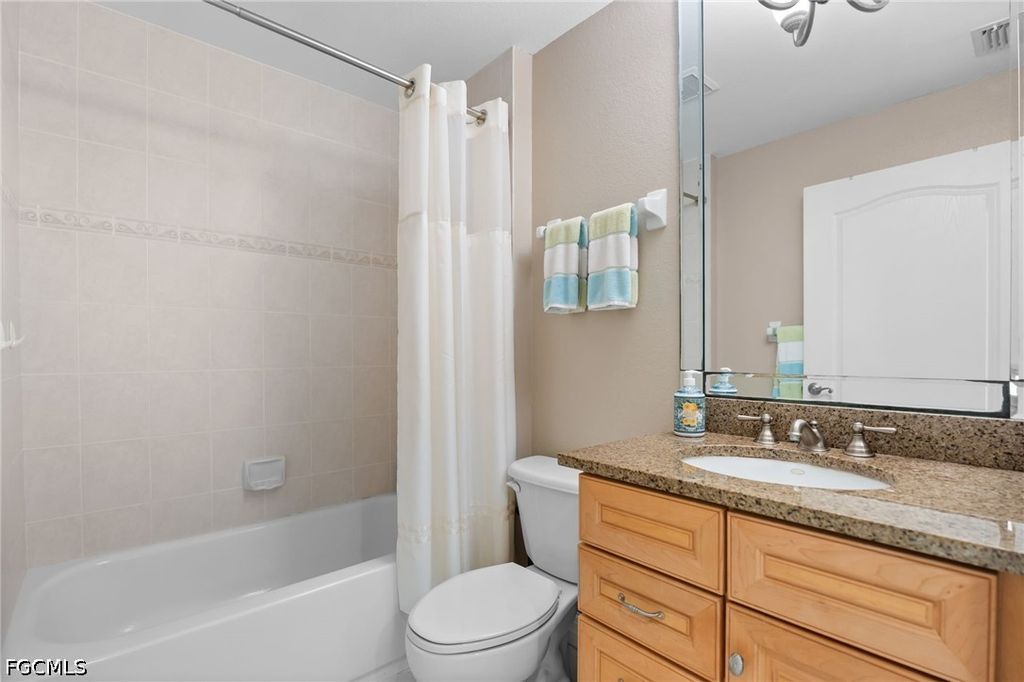 Image 27 of property listing at 4566 SE 5th PL 106, Cape Coral, FL 33904