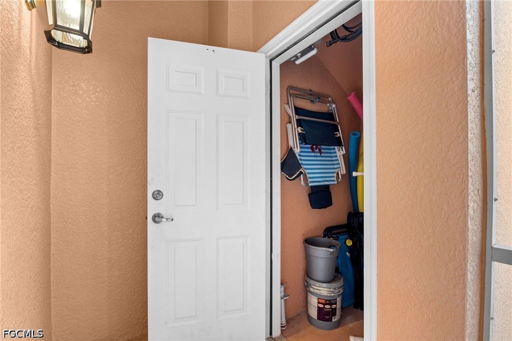 Image 29 of property listing at 4566 SE 5th PL 106, Cape Coral, FL 33904