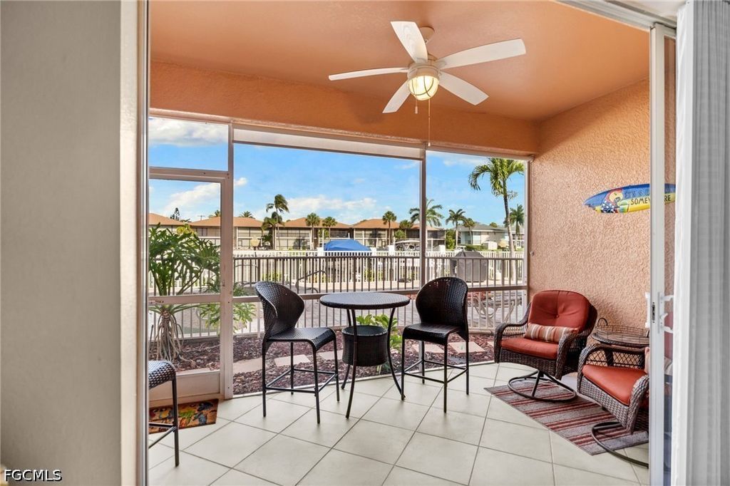 Image 33 of property listing at 4566 SE 5th PL 106, Cape Coral, FL 33904