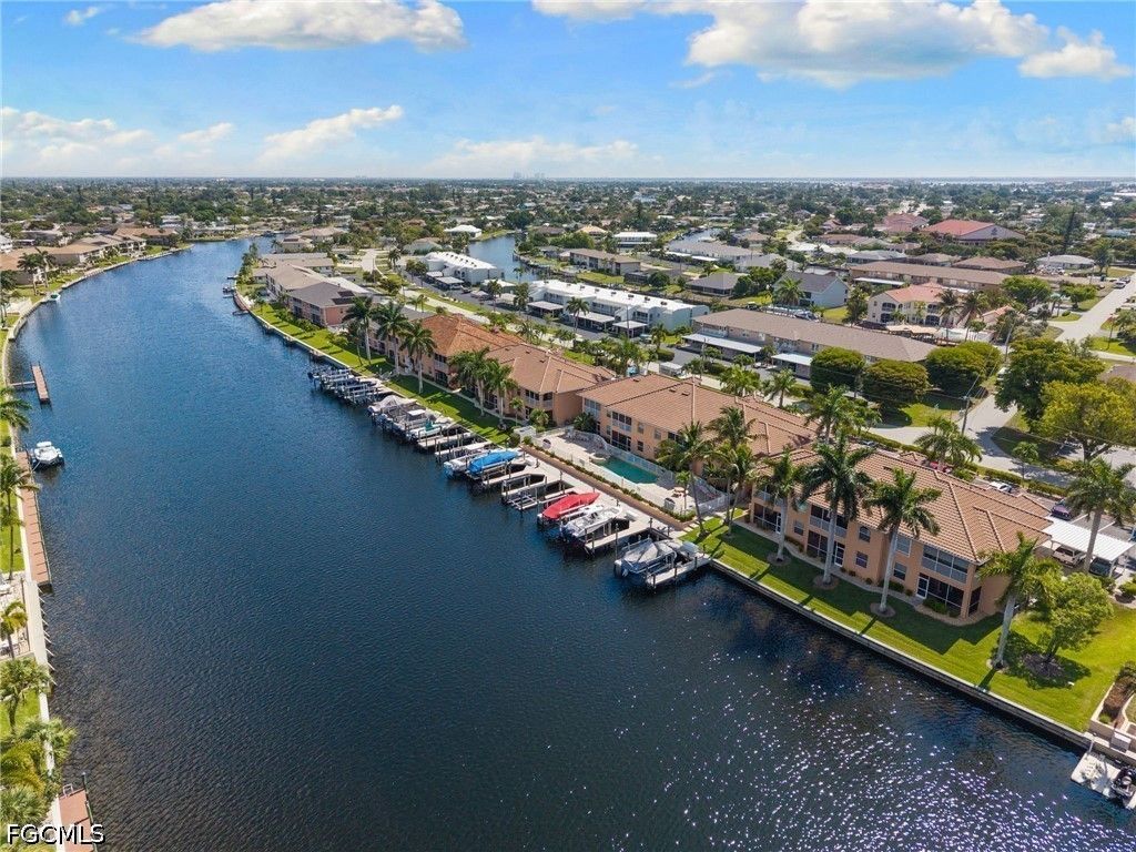 Image 46 of property listing at 4566 SE 5th PL 106, Cape Coral, FL 33904