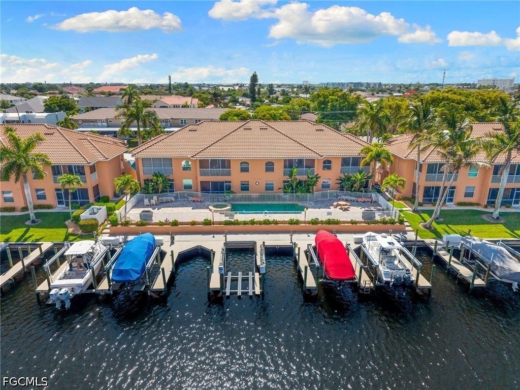 Image 47 of property listing at 4566 SE 5th PL 106, Cape Coral, FL 33904