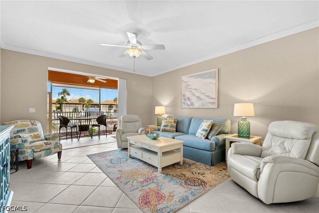 Image 7 of property listing at 4566 SE 5th PL 106, Cape Coral, FL 33904
