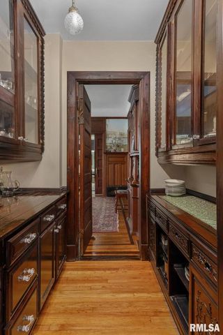 817 W 7TH Street, Davenport, IA 52802