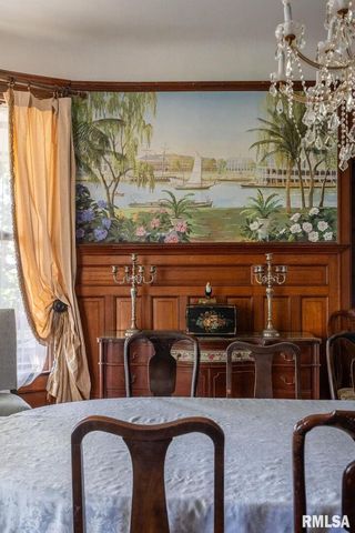 817 W 7TH Street, Davenport, IA 52802