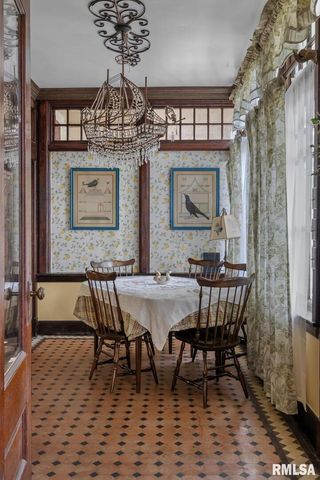 817 W 7TH Street, Davenport, IA 52802