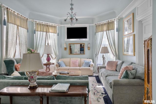 817 W 7TH Street, Davenport, IA 52802