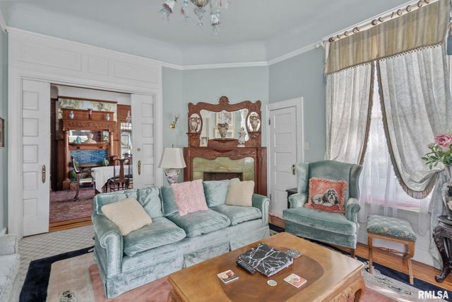 817 W 7TH Street, Davenport, IA 52802