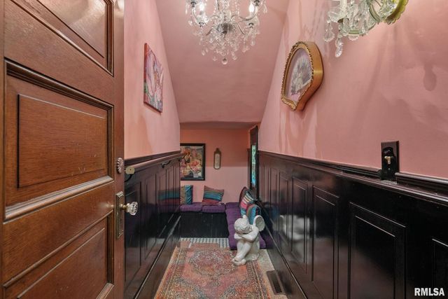 817 W 7TH Street, Davenport, IA 52802