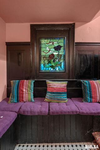 817 W 7TH Street, Davenport, IA 52802