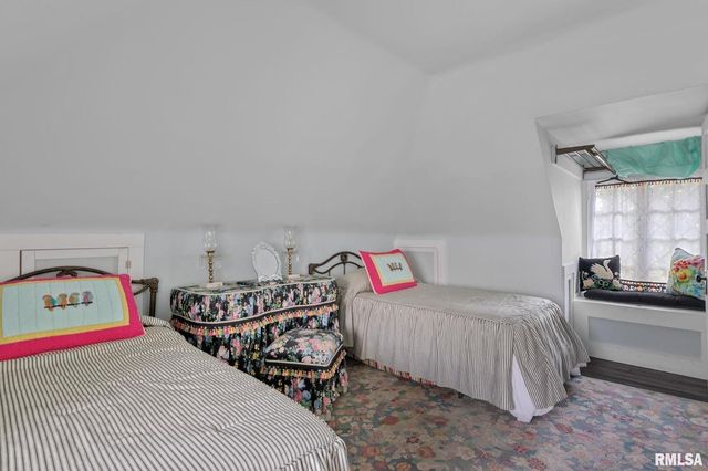 817 W 7TH Street, Davenport, IA 52802