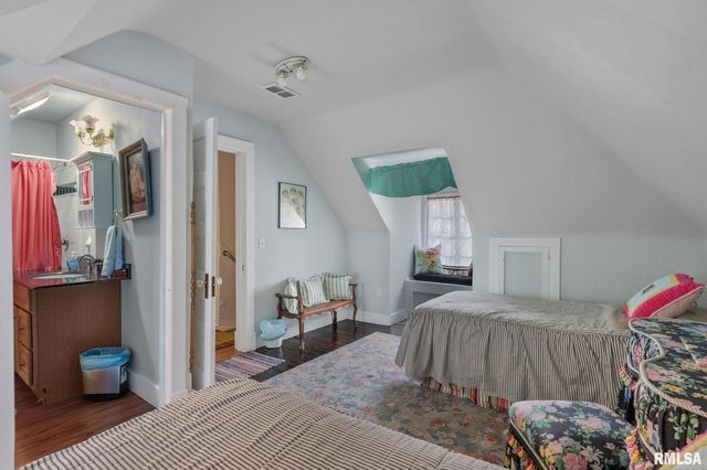 817 W 7TH Street, Davenport, IA 52802