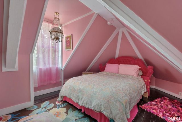 817 W 7TH Street, Davenport, IA 52802