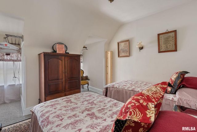 817 W 7TH Street, Davenport, IA 52802