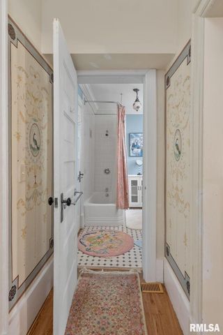 817 W 7TH Street, Davenport, IA 52802