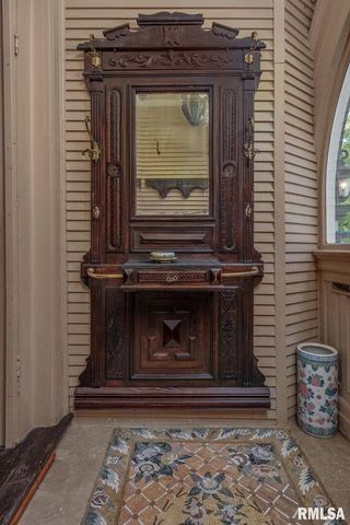 817 W 7TH Street, Davenport, IA 52802