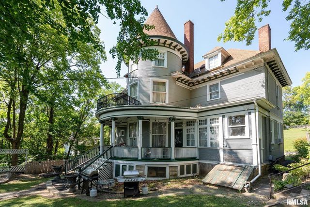 817 W 7TH Street, Davenport, IA 52802