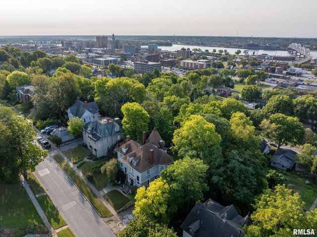 817 W 7TH Street, Davenport, IA 52802