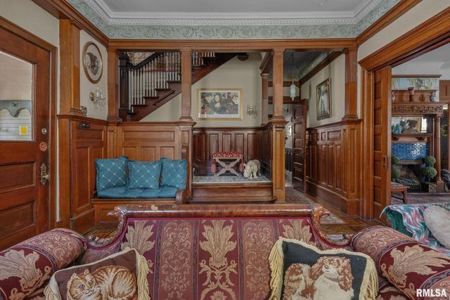 817 W 7TH Street, Davenport, IA 52802