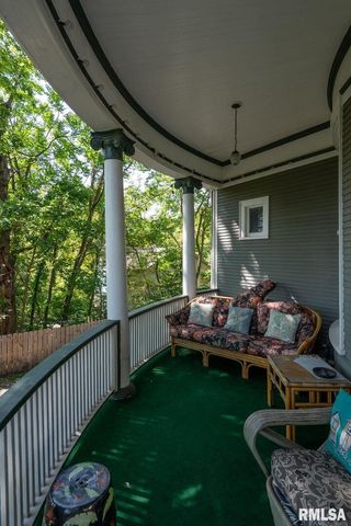 817 W 7TH Street, Davenport, IA 52802